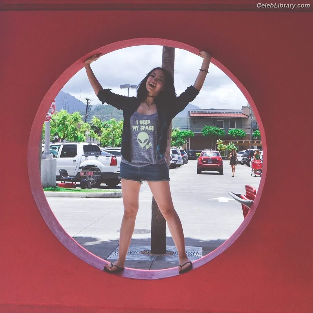 Jodelle Ferland photo 18 of 99