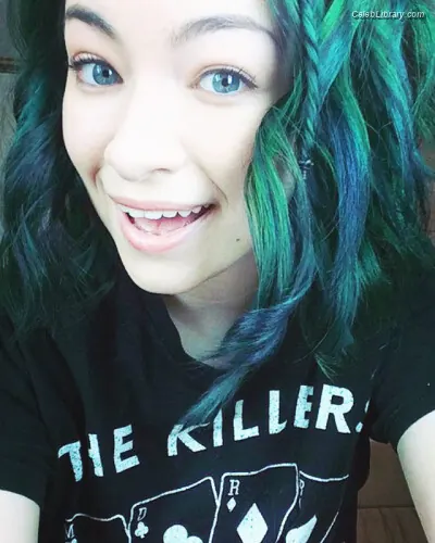 Jodelle Ferland photo 1 of 99