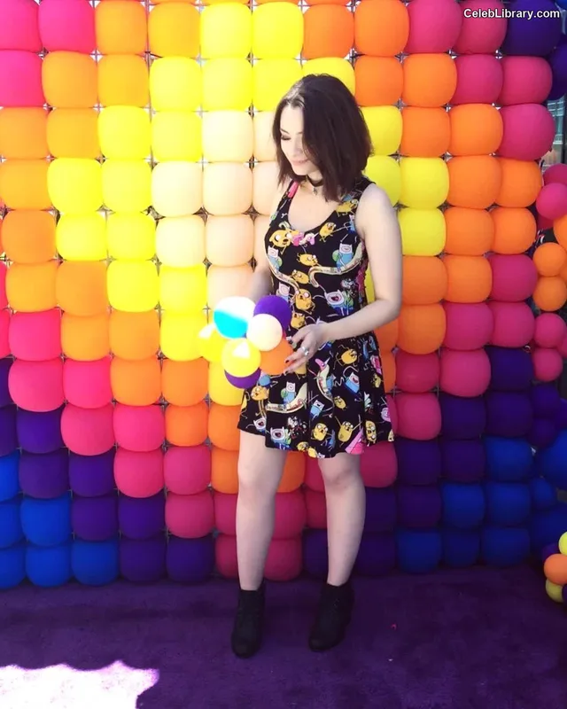 Jodelle Ferland photo 1 of 100
