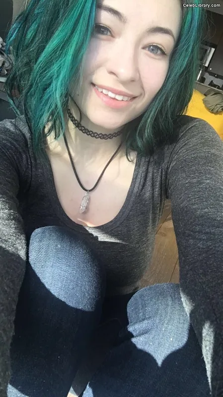 Jodelle Ferland photo 5 of 100