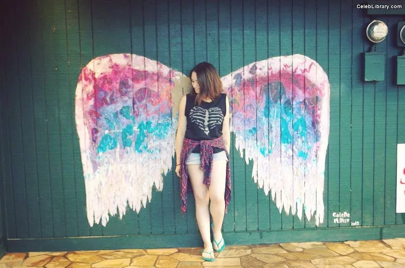 Jodelle Ferland photo 7 of 100