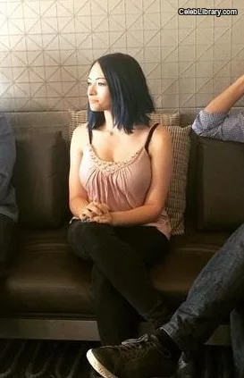 Jodelle Ferland photo 8 of 100