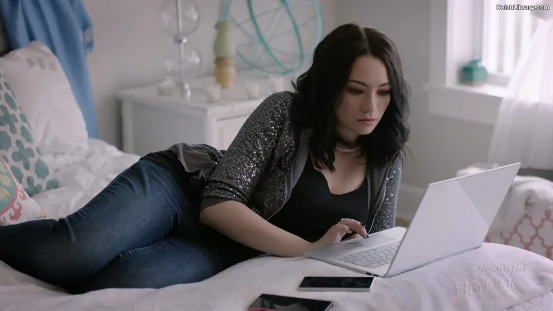 Jodelle Ferland photo 9 of 100