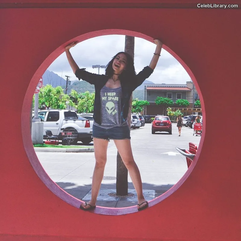 Jodelle Ferland photo 18 of 100