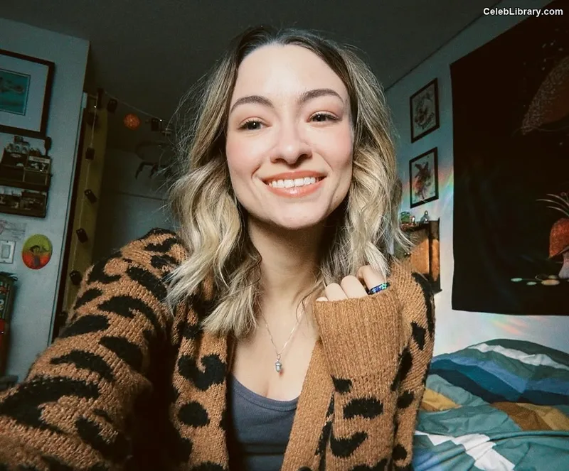 Jodelle Ferland photo 23 of 100