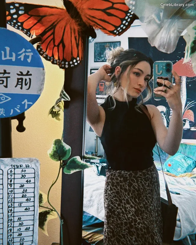 Jodelle Ferland photo 24 of 100