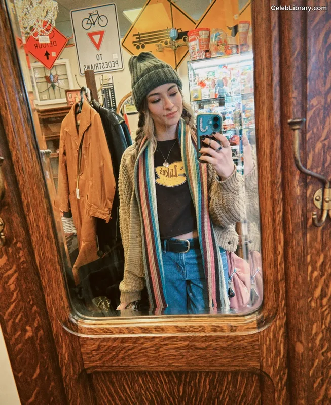 Jodelle Ferland photo 7 of 100