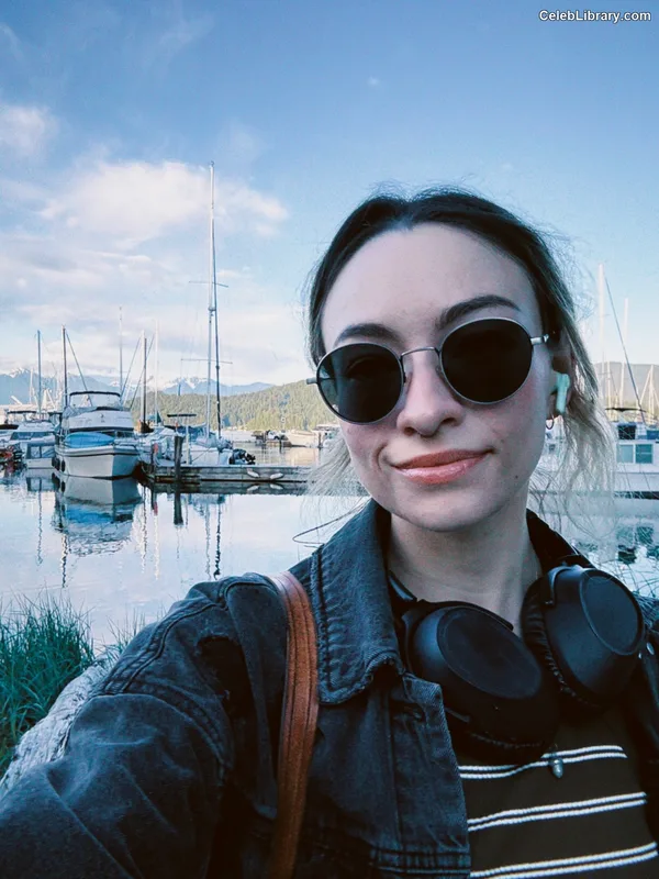 Jodelle Ferland photo 11 of 100