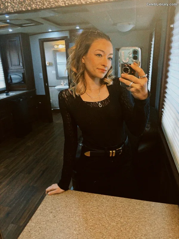 Jodelle Ferland photo 17 of 100