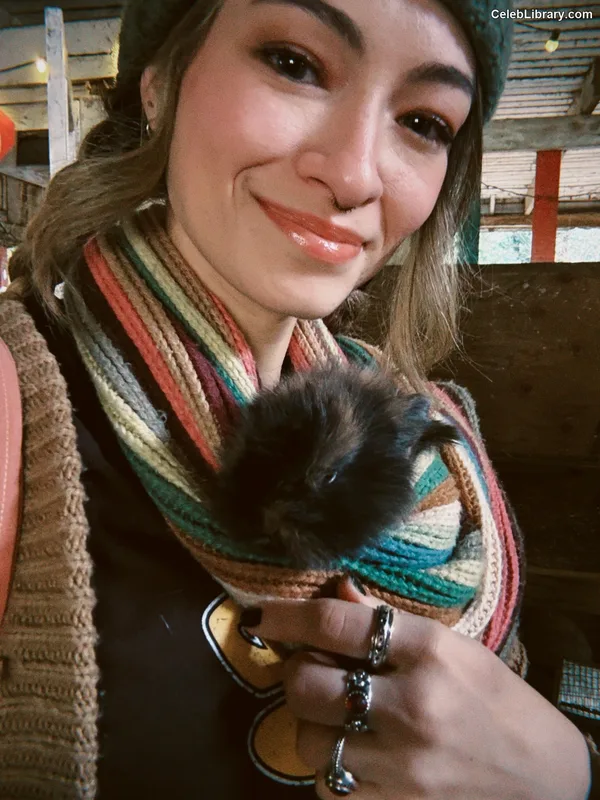 Jodelle Ferland photo 19 of 100