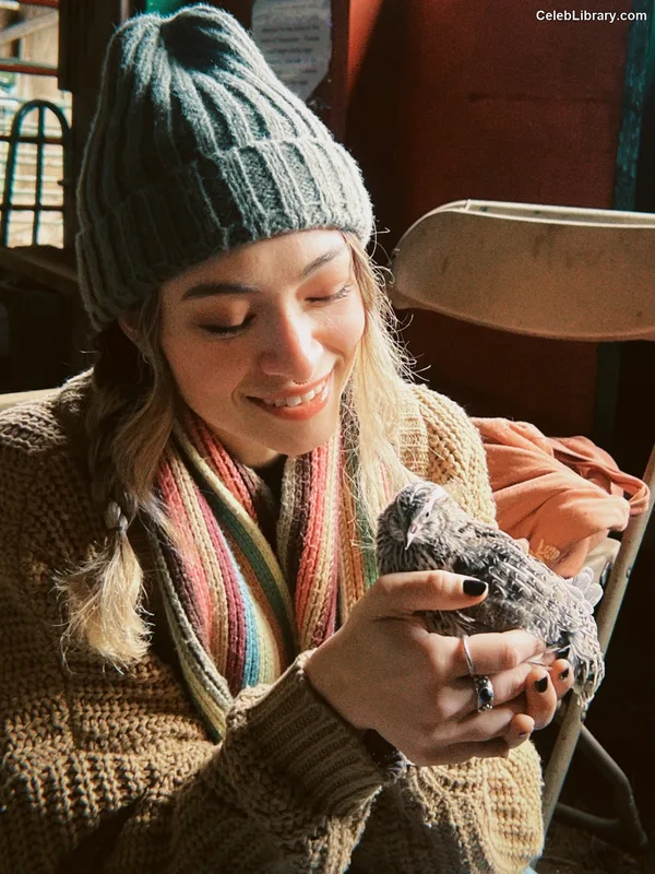 Jodelle Ferland photo 21 of 100