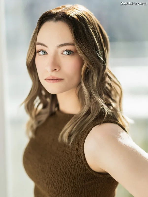 Jodelle Ferland photo 23 of 100