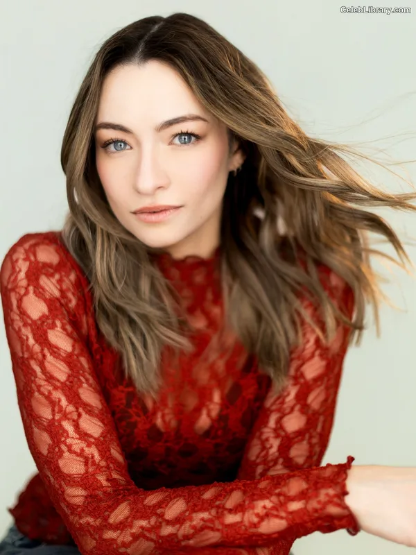 Jodelle Ferland photo 24 of 100