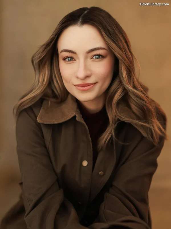 Jodelle Ferland photo 1 of 100