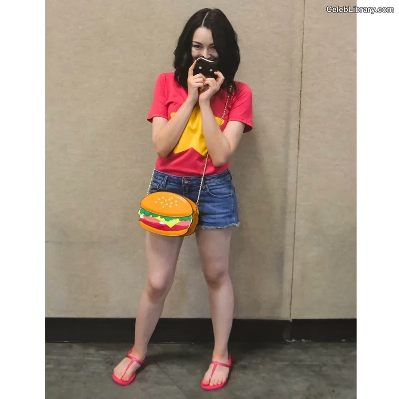 Jodelle Ferland photo 5 of 100