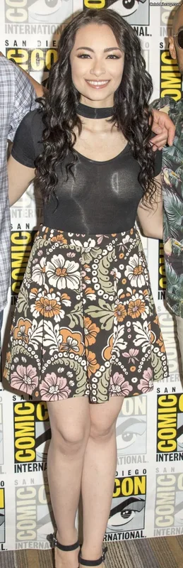 Jodelle Ferland photo 8 of 100
