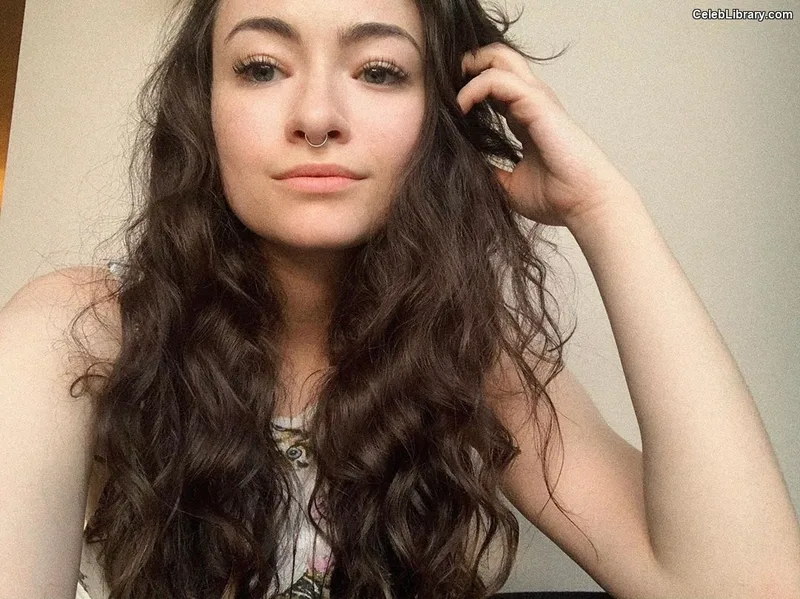 Jodelle Ferland photo 9 of 100