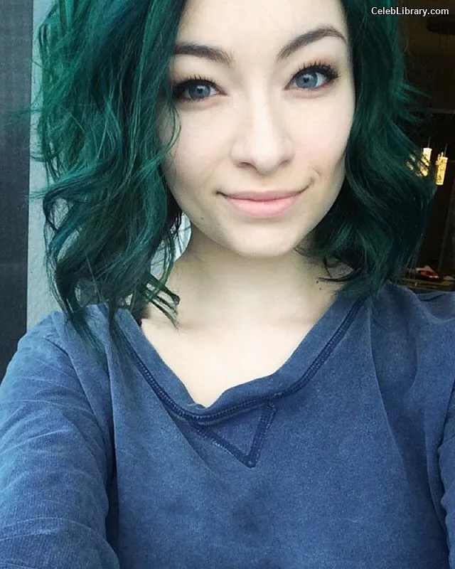 Jodelle Ferland photo 11 of 100