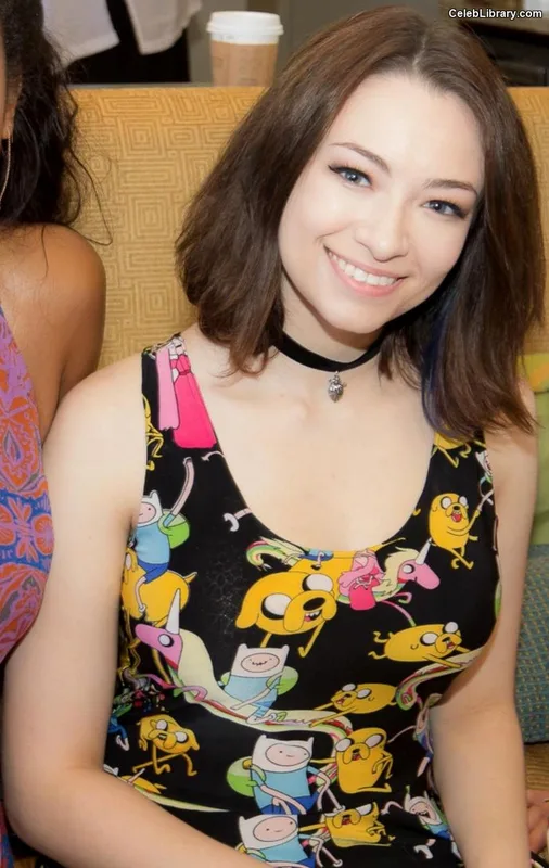 Jodelle Ferland photo 15 of 100