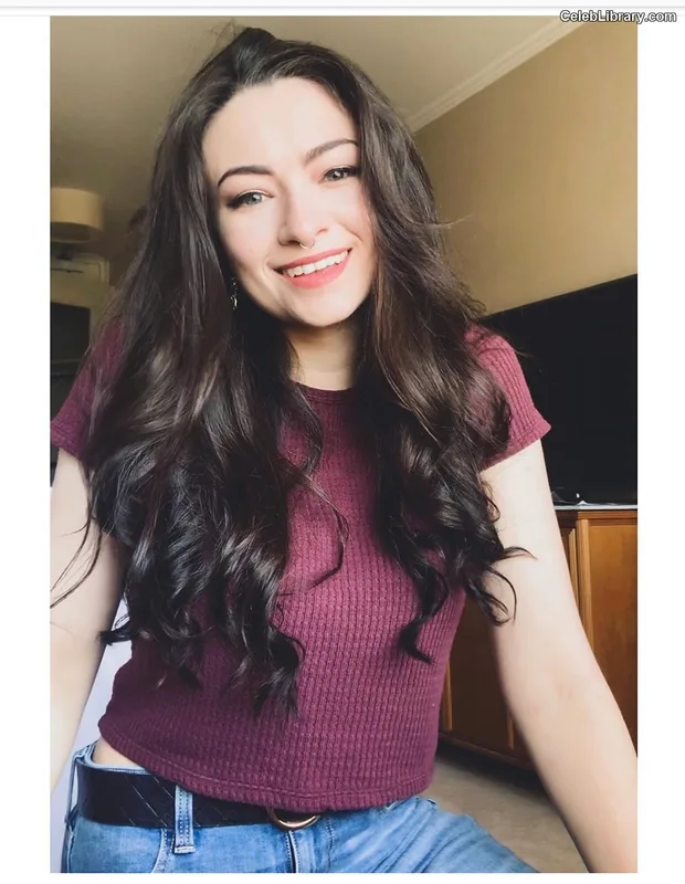 Jodelle Ferland photo 18 of 100