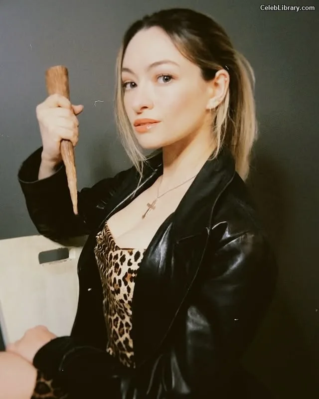 Jodelle Ferland photo 1 of 100