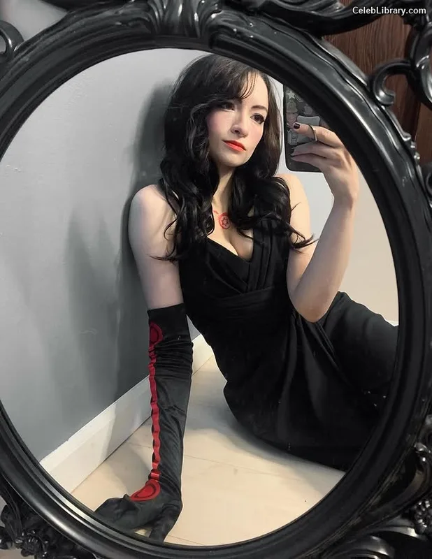 Jodelle Ferland photo 4 of 100