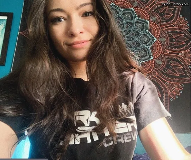 Jodelle Ferland photo 7 of 100