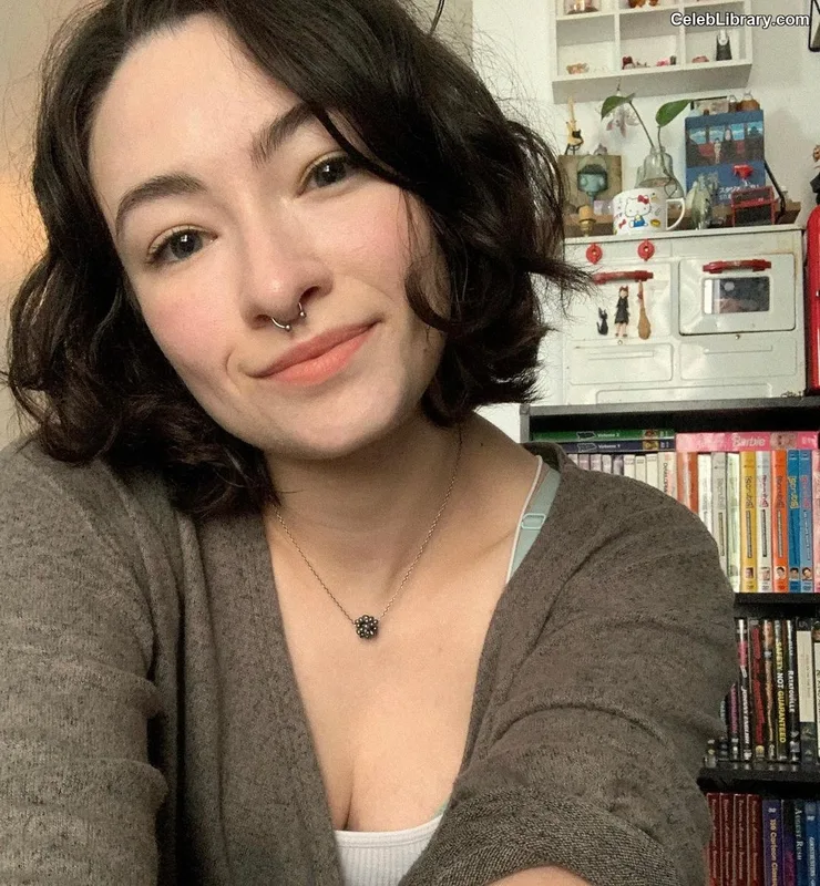 Jodelle Ferland photo 13 of 100