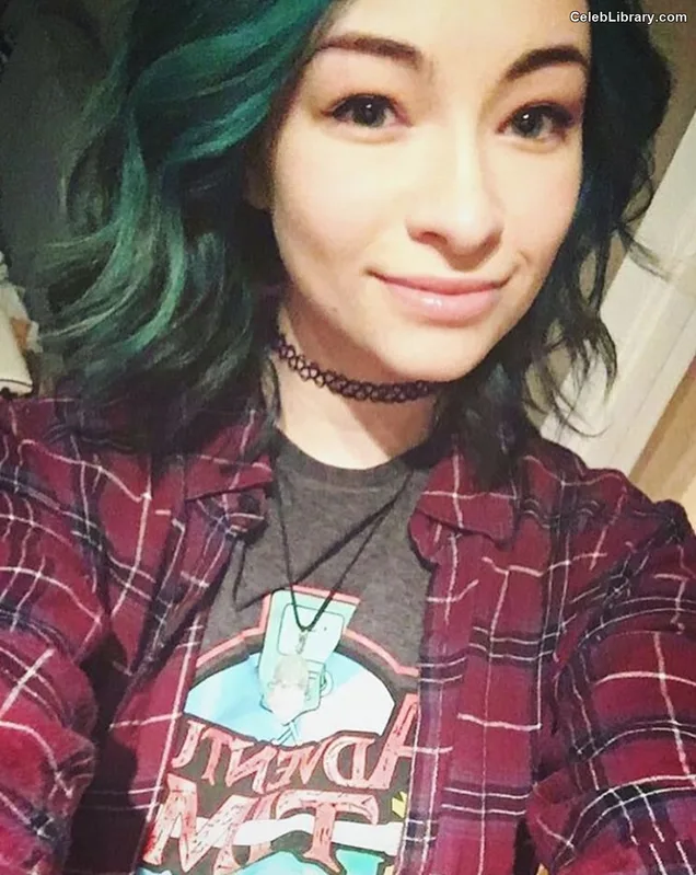 Jodelle Ferland photo 16 of 100