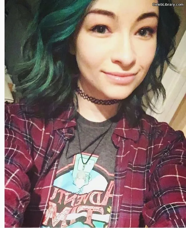 Jodelle Ferland photo 18 of 100