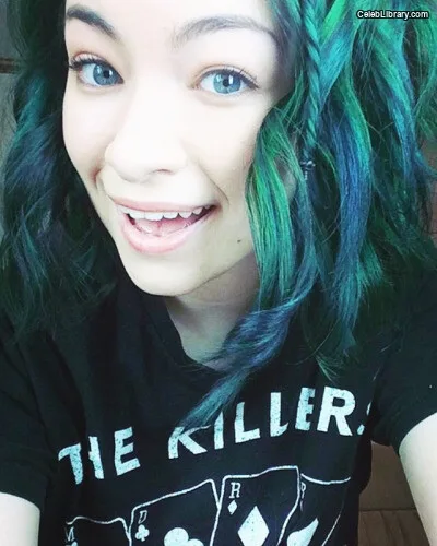 Jodelle Ferland photo 23 of 100