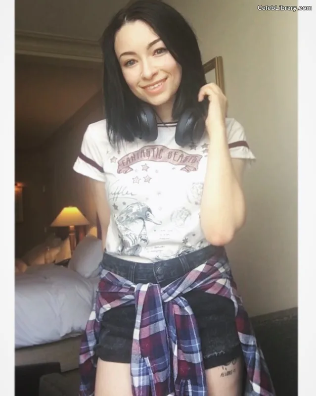 Jodelle Ferland photo 3 of 100