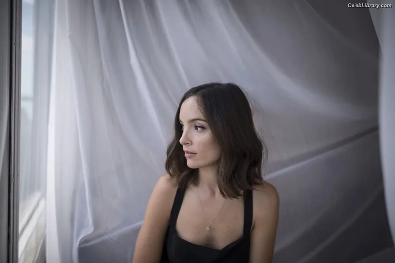 Jodi Balfour photo 18 of 35