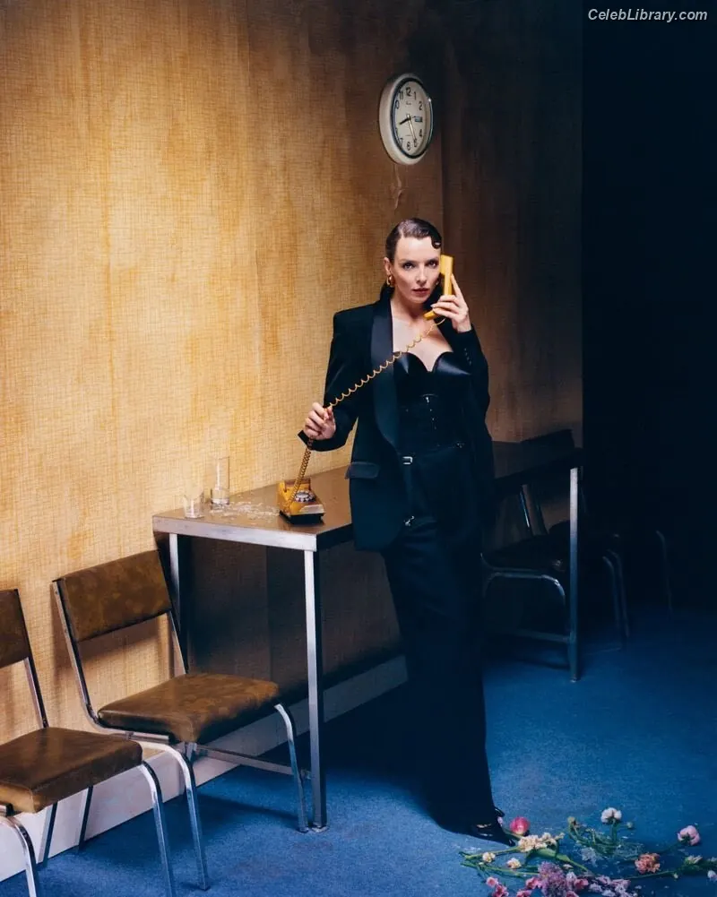 Jodie Comer photo 24 of 340