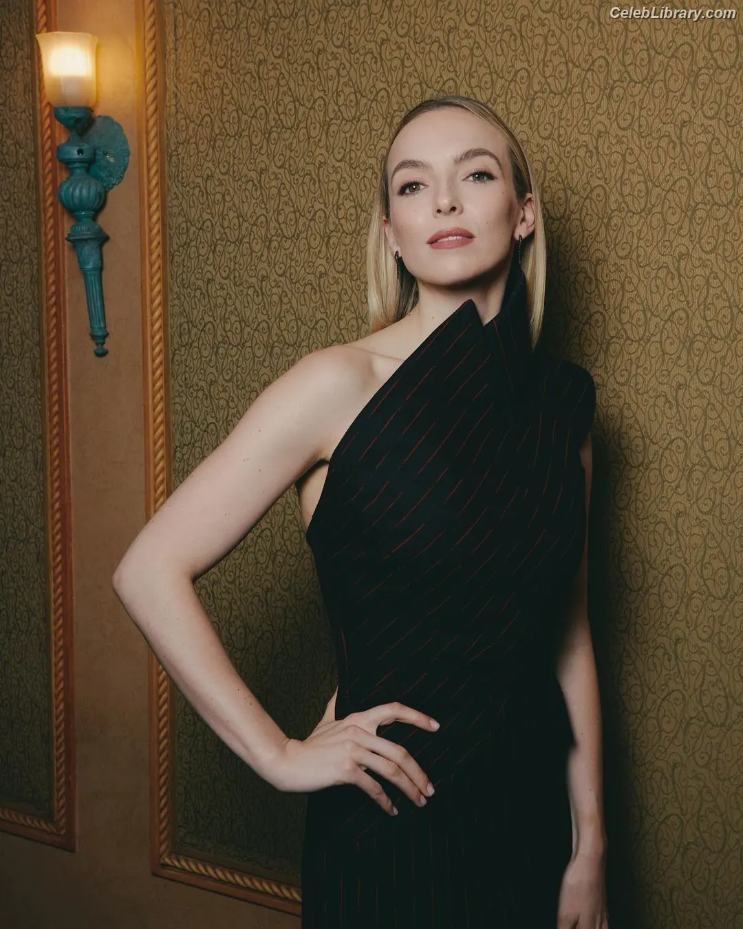 Jodie Comer photo 12 of 340