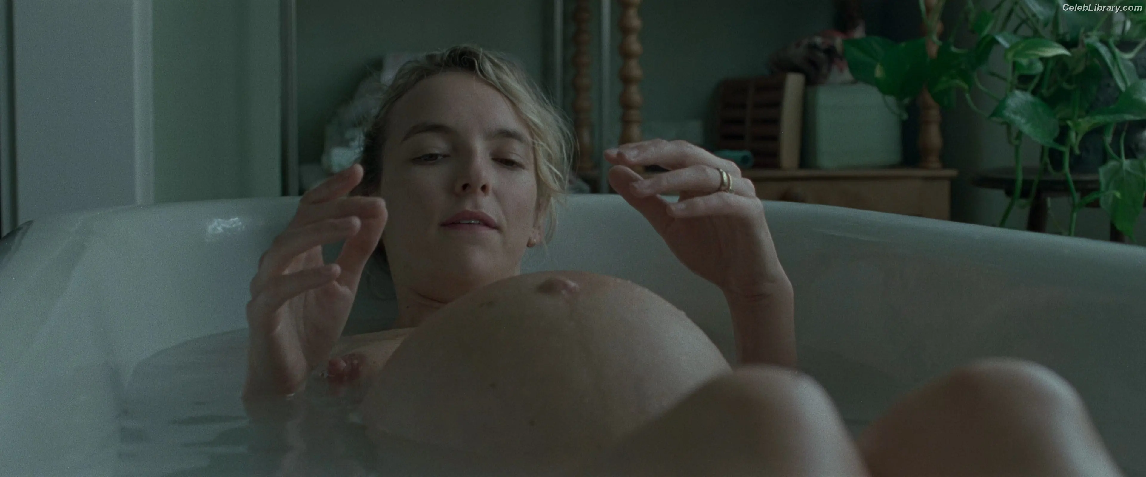 Jodie Comer photo 13 of 340