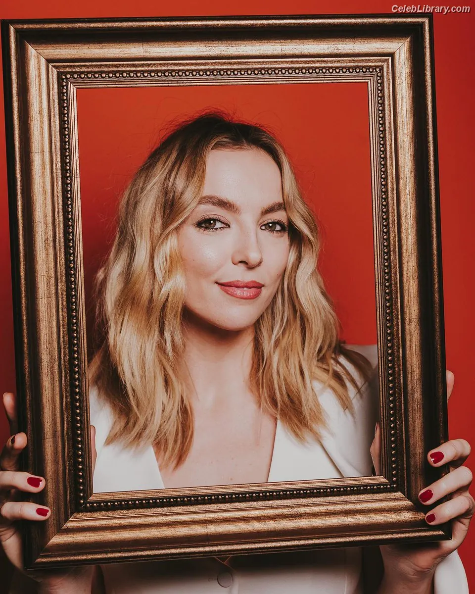 Jodie Comer photo 1 of 340