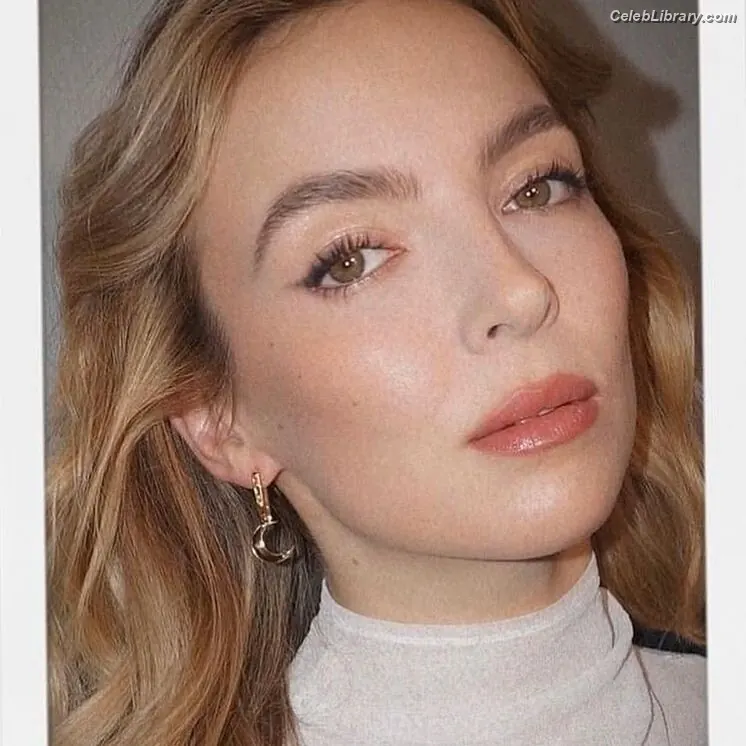 Jodie Comer photo 11 of 340