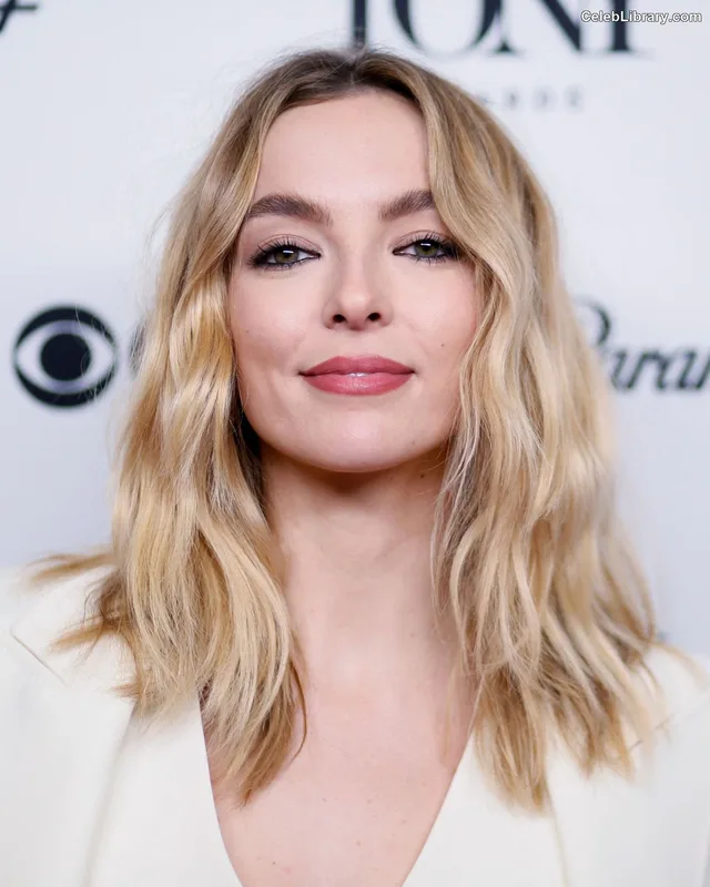 Jodie Comer photo 1 of 340