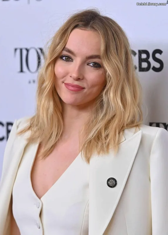 Jodie Comer photo 5 of 340