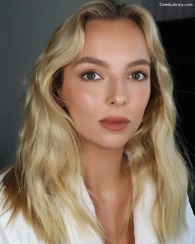 Jodie Comer photo 1 of 340