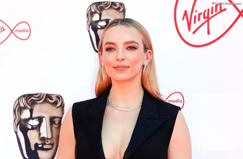 Jodie Comer photo 3 of 340