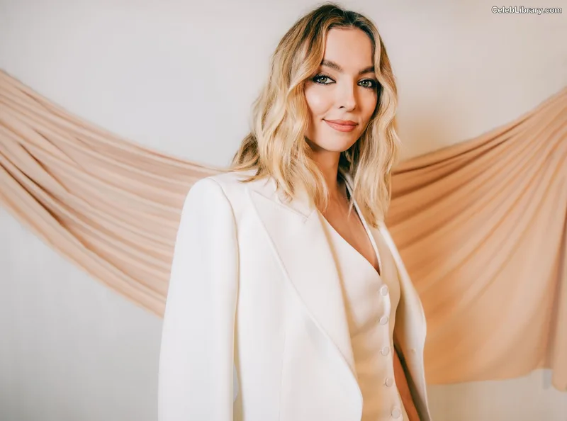 Jodie Comer photo 8 of 340
