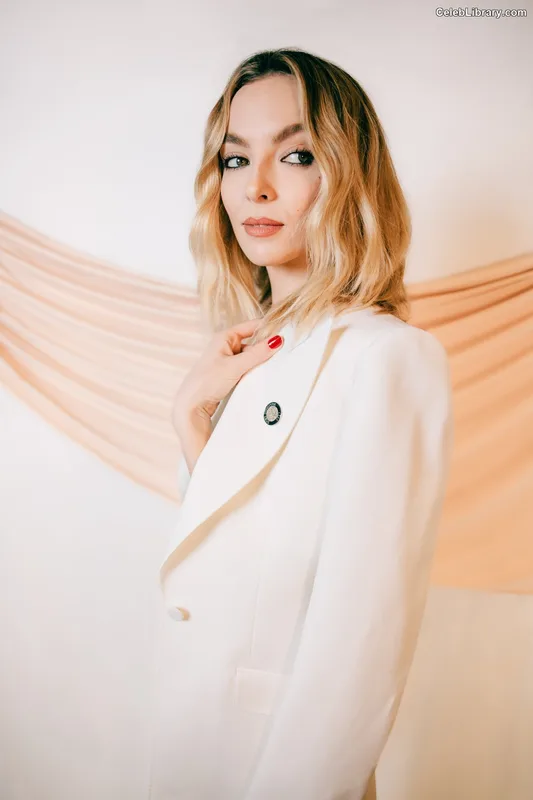 Jodie Comer photo 9 of 340