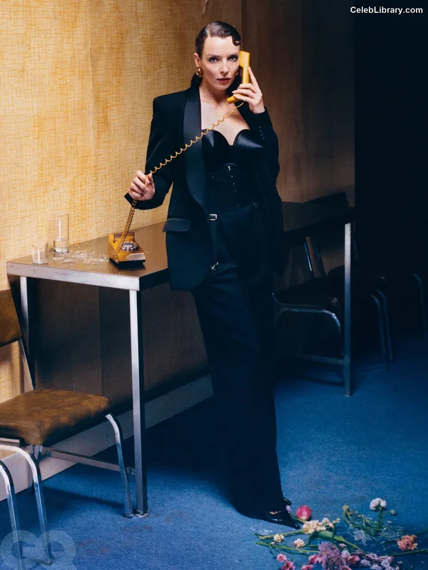 Jodie Comer photo 12 of 340