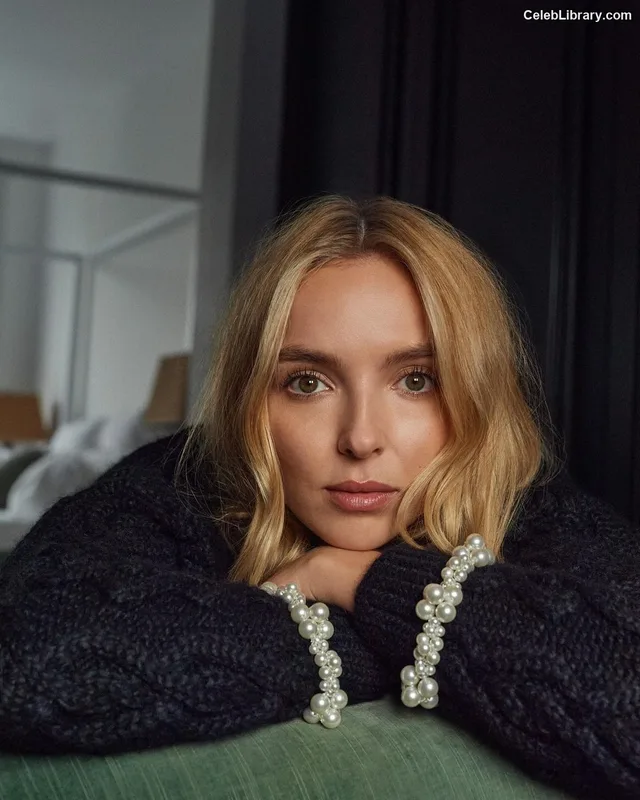 Jodie Comer photo 17 of 340