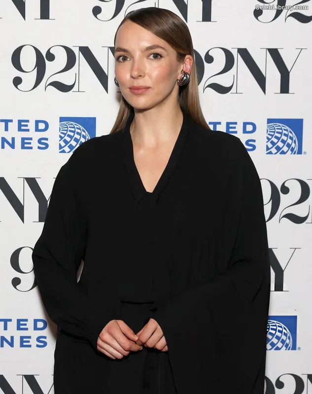 Jodie Comer photo 3 of 340