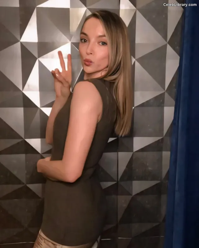Jodie Comer photo 5 of 340