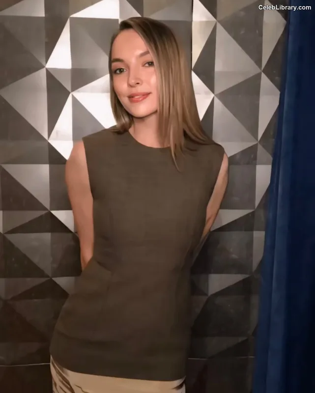 Jodie Comer photo 8 of 340