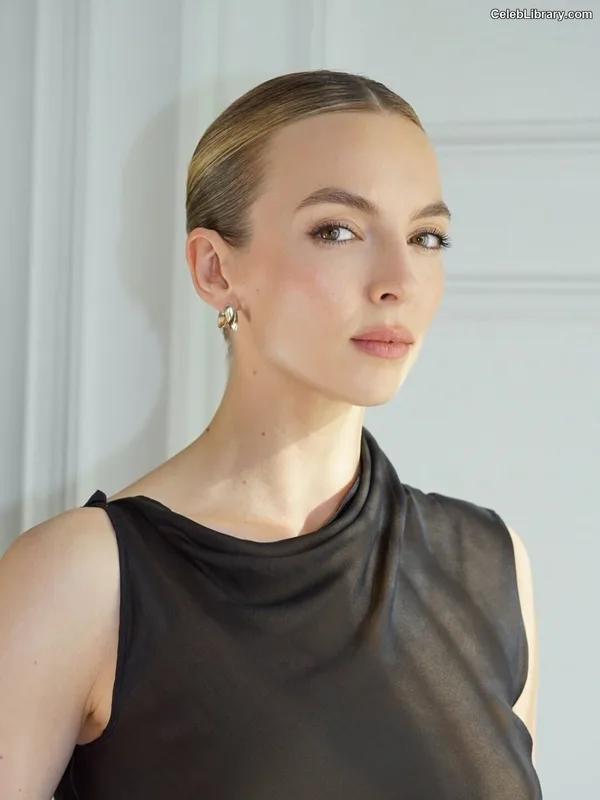 Jodie Comer photo 12 of 340